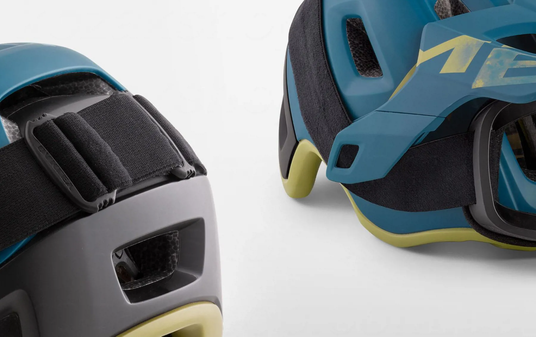 Шолом MET Roam black/red S (52-56)